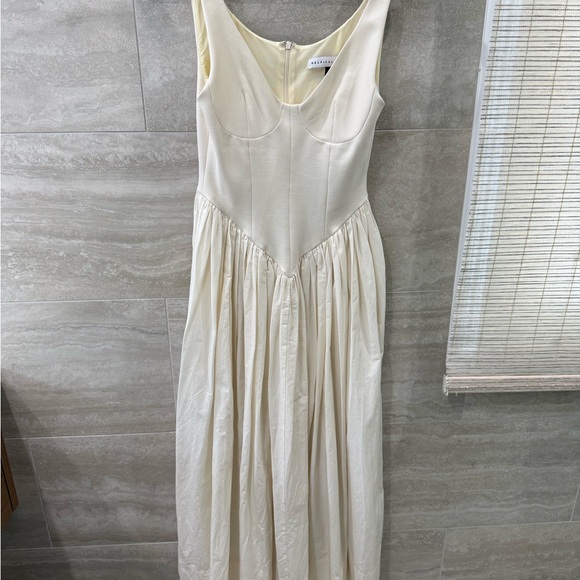 Delfi Collective Dresses & Skirts - Delfi Collective Sleeveless Bodice Dress size Small. BRAND NEW